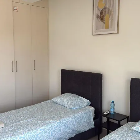 Unique Center Rooms, 150m From Chabad Lubavitch Appartement Larnaca