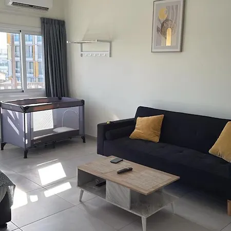 Unique Center Rooms, 150m From Chabad Lubavitch Apartment Larnaca
