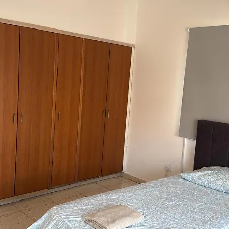 Апартаменти Unique Center Rooms, 150m From Chabad Lubavitch *