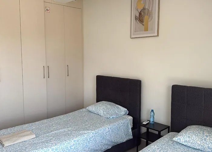 Unique Center Rooms, 150m From Chabad Lubavitch Apartment Larnaca